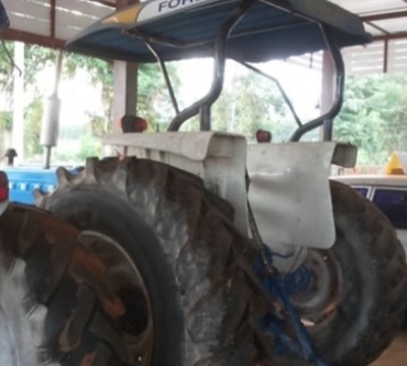 FORD 4000 T2 รถไถเพลาเดียว เครื่องยนต์ 55 แรงเครื่องแรงดีสุดๆไม่มีแตกเยิ้ม ขับง่ายใช้งานได้คล่องตัวดีครับ หลังคาใหม่สวยๆ ระบบเกียร์เดินหน้าถอยหลังใช้งานได้ดีเข้าง่ายไม่มีหลุด ขายเฉพาะรถไถตัวเปล่านะครับไม่มีอุปกรณ์ ช่วงล่างยางสภาพดี 70\% พร้อมใช้งานได้เลยไม FORD 4000 T2 รถไถเพลาเดียว เครื่องยนต์ 55 แรงเครื่องแรงดีสุดๆไม่มีแตกเยิ้ม ขับง่ายใช้งานได้คล่องตัวดีครับ หลังคาใหม่สวยๆ ระบบเกียร์เดินหน้าถอยหลังใช้งานได้ดีเข้าง่ายไม่มีหลุด ขายเฉพาะรถไถตัวเปล่านะครับไม่มีอุปกรณ์ ช่วงล่างยางสภาพดี 70\% พร้อมใช้งานได้เลยไม