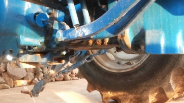 FORD 4000 T2 รถไถเพลาเดียว เครื่องยนต์ 55 แรงเครื่องแรงดีสุดๆไม่มีแตกเยิ้ม ขับง่ายใช้งานได้คล่องตัวดีครับ หลังคาใหม่สวยๆ ระบบเกียร์เดินหน้าถอยหลังใช้งานได้ดีเข้าง่ายไม่มีหลุด ขายเฉพาะรถไถตัวเปล่านะครับไม่มีอุปกรณ์ ช่วงล่างยางสภาพดี 70\% พร้อมใช้งานได้เลยไม FORD 4000 T2 รถไถเพลาเดียว เครื่องยนต์ 55 แรงเครื่องแรงดีสุดๆไม่มีแตกเยิ้ม ขับง่ายใช้งานได้คล่องตัวดีครับ หลังคาใหม่สวยๆ ระบบเกียร์เดินหน้าถอยหลังใช้งานได้ดีเข้าง่ายไม่มีหลุด ขายเฉพาะรถไถตัวเปล่านะครับไม่มีอุปกรณ์ ช่วงล่างยางสภาพดี 70\% พร้อมใช้งานได้เลยไม