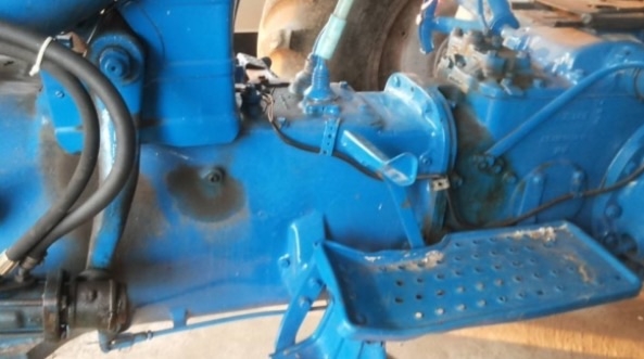 FORD 4000 T2 รถไถเพลาเดียว เครื่องยนต์ 55 แรงเครื่องแรงดีสุดๆไม่มีแตกเยิ้ม ขับง่ายใช้งานได้คล่องตัวดีครับ หลังคาใหม่สวยๆ ระบบเกียร์เดินหน้าถอยหลังใช้งานได้ดีเข้าง่ายไม่มีหลุด ขายเฉพาะรถไถตัวเปล่านะครับไม่มีอุปกรณ์ ช่วงล่างยางสภาพดี 70\% พร้อมใช้งานได้เลยไม FORD 4000 T2 รถไถเพลาเดียว เครื่องยนต์ 55 แรงเครื่องแรงดีสุดๆไม่มีแตกเยิ้ม ขับง่ายใช้งานได้คล่องตัวดีครับ หลังคาใหม่สวยๆ ระบบเกียร์เดินหน้าถอยหลังใช้งานได้ดีเข้าง่ายไม่มีหลุด ขายเฉพาะรถไถตัวเปล่านะครับไม่มีอุปกรณ์ ช่วงล่างยางสภาพดี 70\% พร้อมใช้งานได้เลยไม