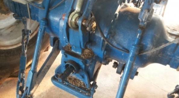 FORD 4000 T2 รถไถเพลาเดียว เครื่องยนต์ 55 แรงเครื่องแรงดีสุดๆไม่มีแตกเยิ้ม ขับง่ายใช้งานได้คล่องตัวดีครับ หลังคาใหม่สวยๆ ระบบเกียร์เดินหน้าถอยหลังใช้งานได้ดีเข้าง่ายไม่มีหลุด ขายเฉพาะรถไถตัวเปล่านะครับไม่มีอุปกรณ์ ช่วงล่างยางสภาพดี 70\% พร้อมใช้งานได้เลยไม FORD 4000 T2 รถไถเพลาเดียว เครื่องยนต์ 55 แรงเครื่องแรงดีสุดๆไม่มีแตกเยิ้ม ขับง่ายใช้งานได้คล่องตัวดีครับ หลังคาใหม่สวยๆ ระบบเกียร์เดินหน้าถอยหลังใช้งานได้ดีเข้าง่ายไม่มีหลุด ขายเฉพาะรถไถตัวเปล่านะครับไม่มีอุปกรณ์ ช่วงล่างยางสภาพดี 70\% พร้อมใช้งานได้เลยไม