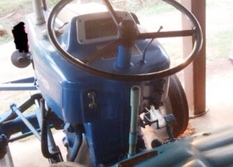 FORD 4000 T2 รถไถเพลาเดียว เครื่องยนต์ 55 แรงเครื่องแรงดีสุดๆไม่มีแตกเยิ้ม ขับง่ายใช้งานได้คล่องตัวดีครับ หลังคาใหม่สวยๆ ระบบเกียร์เดินหน้าถอยหลังใช้งานได้ดีเข้าง่ายไม่มีหลุด ขายเฉพาะรถไถตัวเปล่านะครับไม่มีอุปกรณ์ ช่วงล่างยางสภาพดี 70\% พร้อมใช้งานได้เลยไม FORD 4000 T2 รถไถเพลาเดียว เครื่องยนต์ 55 แรงเครื่องแรงดีสุดๆไม่มีแตกเยิ้ม ขับง่ายใช้งานได้คล่องตัวดีครับ หลังคาใหม่สวยๆ ระบบเกียร์เดินหน้าถอยหลังใช้งานได้ดีเข้าง่ายไม่มีหลุด ขายเฉพาะรถไถตัวเปล่านะครับไม่มีอุปกรณ์ ช่วงล่างยางสภาพดี 70\% พร้อมใช้งานได้เลยไม