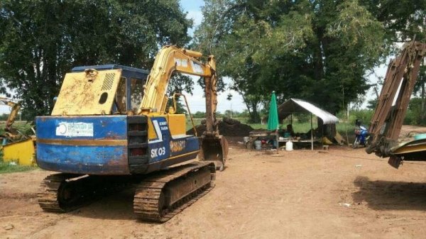 ขายรถแบคโฮ KOBELCO sk60-2พร้อมใช้ราคาถูก 400,000 ขายรถแบคโฮ KOBELCO sk60-2พร้อมใช้ราคาถูก 400,000