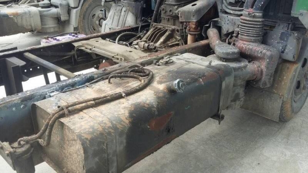 ขายรถหกล้อ MITSUBISHI cantae 115 หัวลากคัชซี มีเกียร์ฝากพร้อมเอกสารพร้อมโอนราคา370,000