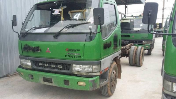 ขายรถหกล้อ MITSUBISHI cantae 115 หัวลากคัชซี มีเกียร์ฝากพร้อมเอกสารพร้อมโอนราคา370,000