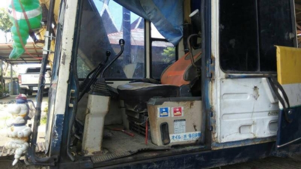 ขายรถแบคโฮ KOMATSU pc120-5รอนเลอร์7ลูกไฟฟ้าครบเอกสารอินวอยท์ราคา600,000 ขายรถแบคโฮ KOMATSU pc120-5รอนเลอร์7ลูกไฟฟ้าครบเอกสารอินวอยท์ราคา600,000