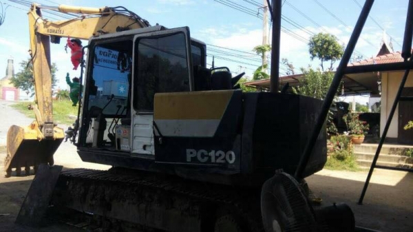 ขายรถแบคโฮ KOMATSU pc120-5รอนเลอร์7ลูกไฟฟ้าครบเอกสารอินวอยท์ราคา600,000 ขายรถแบคโฮ KOMATSU pc120-5รอนเลอร์7ลูกไฟฟ้าครบเอกสารอินวอยท์ราคา600,000
