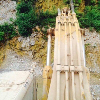 ขายรถแบคโฮ CAT 330 C 9,xxxชม.ไฟฟ้า เอกสารครบรถพร้อมใช้ราคา 1,850,000
