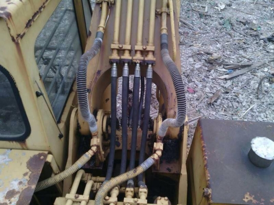 ขายรถแบคโฮ KOMATSU pc200-1มีไลหัวเจาะเอกสารอินวอยท์รถสวยพร้อมใช้ราคา 450,000