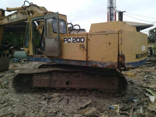 ขายรถแบคโฮ KOMATSU pc200-1มีไลหัวเจาะเอกสารอินวอยท์รถสวยพร้อมใช้ราคา 450,000