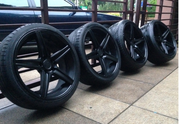 ล้อ ADV1 ขอบ 20 หน้า8.5 หลัง 10 นิ้ว พร้อมยางปี12