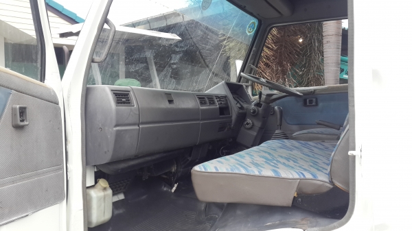 HINO หกล้อยาวสภาพสวยทำสีใหม่ HINO หกล้อยาวสภาพสวยทำสีใหม่