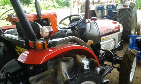 ขายครับรถไถยันม้า34แรงสองเพลา ราคา175000บาท  รถสวยมากเดิมๆ มีผาน5หนึ่งอันอยู่ วังบัว อ คลองขลุง จ กำแพงเพชรสนใจโทร 0813655997 อำพรพาเจริญราคาคุยกันได้อีกนะครัย