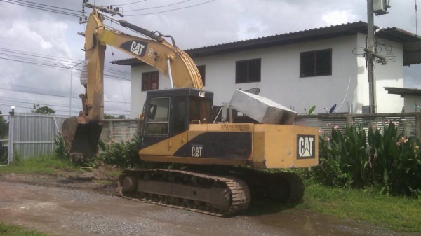 CATERPILLAR E200B รถพร้อมใช้เครื่องดี ช่วงล่างใด้ ทำงานดีไม่โหลด เอกสารเล่มทะเบียนพร้อมโอน