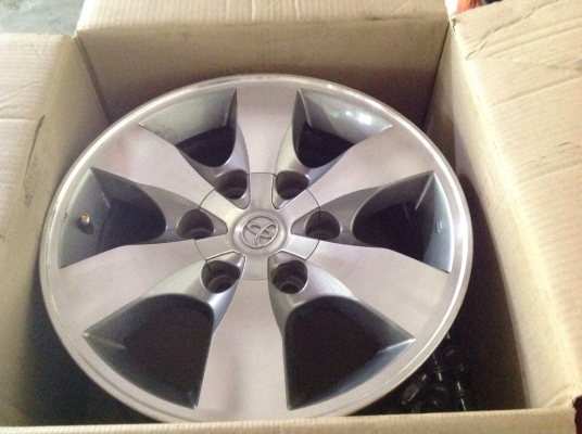 ขาย แม็ค วีโก้ ขอบ 16 สวยๆ 4 วง.  ราคา 5,500 ฿