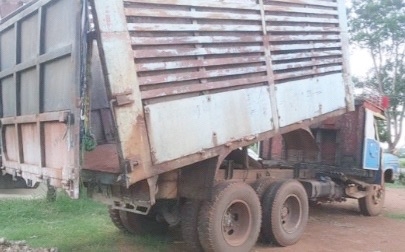 ISUZU TX 165 HP 6BD1 รถหัวยาวสิบล้อดั๊มพ์เพลาเดียว กระบะดั๊มพ์เหล็ก 8 ตันคอกเกษตรความยาว 6 เมตรสภาพดีพร้อมบรรทุกพร้อมใช้งานได้เลย เครื่องยนต์แรงดีเดิมๆไม่มีเยิ้ม ภายในเก๋งคอนโซลครบพร้อม พวงมาลัยเพาเวอร์ เบรคลมถังขนาดใหญ่ ช่วงล่างแน่นดีคัชซีไม่บวม ยาง 10 เ