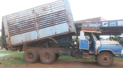 ISUZU TX 165 HP 6BD1 รถหัวยาวสิบล้อดั๊มพ์เพลาเดียว กระบะดั๊มพ์เหล็ก 8 ตันคอกเกษตรความยาว 6 เมตรสภาพดีพร้อมบรรทุกพร้อมใช้งานได้เลย เครื่องยนต์แรงดีเดิมๆไม่มีเยิ้ม ภายในเก๋งคอนโซลครบพร้อม พวงมาลัยเพาเวอร์ เบรคลมถังขนาดใหญ่ ช่วงล่างแน่นดีคัชซีไม่บวม ยาง 10 เ