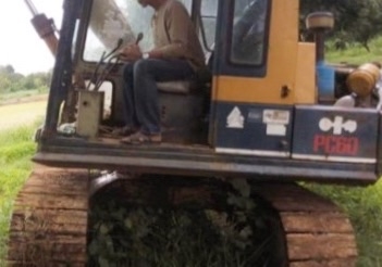 KOMATSU PC 60-5 บอดี้สวยเดิมสภาพดีพร้อมทำงานได้เลยครับ เครื่องยนต์เดิมๆปั๊มเดิมแรงดีสุดๆทำงานไม่โหลด ภายในเก๋งสภาพดีไม่เลอะ คอนโทรลง่ายใช้งานคล่องตัวดี ภายนอกบูมอาร์มมีปะบ้างนิดหน่อยครับ ช่วงล่างเอวแน่น ฉีกเลี้ยวได้เลยครับไม่มีปัญหา เฟลมไม่มีผุ สป๊อกเก็ตเ KOMATSU PC 60-5 บอดี้สวยเดิมสภาพดีพร้อมทำงานได้เลยครับ เครื่องยนต์เดิมๆปั๊มเดิมแรงดีสุดๆทำงานไม่โหลด ภายในเก๋งสภาพดีไม่เลอะ คอนโทรลง่ายใช้งานคล่องตัวดี ภายนอกบูมอาร์มมีปะบ้างนิดหน่อยครับ ช่วงล่างเอวแน่น ฉีกเลี้ยวได้เลยครับไม่มีปัญหา เฟลมไม่มีผุ สป๊อกเก็ตเ