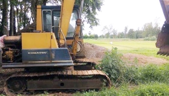 KOMATSU PC 60-5 บอดี้สวยเดิมสภาพดีพร้อมทำงานได้เลยครับ เครื่องยนต์เดิมๆปั๊มเดิมแรงดีสุดๆทำงานไม่โหลด ภายในเก๋งสภาพดีไม่เลอะ คอนโทรลง่ายใช้งานคล่องตัวดี ภายนอกบูมอาร์มมีปะบ้างนิดหน่อยครับ ช่วงล่างเอวแน่น ฉีกเลี้ยวได้เลยครับไม่มีปัญหา เฟลมไม่มีผุ สป๊อกเก็ตเ KOMATSU PC 60-5 บอดี้สวยเดิมสภาพดีพร้อมทำงานได้เลยครับ เครื่องยนต์เดิมๆปั๊มเดิมแรงดีสุดๆทำงานไม่โหลด ภายในเก๋งสภาพดีไม่เลอะ คอนโทรลง่ายใช้งานคล่องตัวดี ภายนอกบูมอาร์มมีปะบ้างนิดหน่อยครับ ช่วงล่างเอวแน่น ฉีกเลี้ยวได้เลยครับไม่มีปัญหา เฟลมไม่มีผุ สป๊อกเก็ตเ