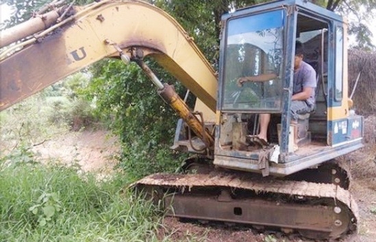 KOMATSU PC 60-5 บอดี้สวยเดิมสภาพดีพร้อมทำงานได้เลยครับ เครื่องยนต์เดิมๆปั๊มเดิมแรงดีสุดๆทำงานไม่โหลด ภายในเก๋งสภาพดีไม่เลอะ คอนโทรลง่ายใช้งานคล่องตัวดี ภายนอกบูมอาร์มมีปะบ้างนิดหน่อยครับ ช่วงล่างเอวแน่น ฉีกเลี้ยวได้เลยครับไม่มีปัญหา เฟลมไม่มีผุ สป๊อกเก็ตเ KOMATSU PC 60-5 บอดี้สวยเดิมสภาพดีพร้อมทำงานได้เลยครับ เครื่องยนต์เดิมๆปั๊มเดิมแรงดีสุดๆทำงานไม่โหลด ภายในเก๋งสภาพดีไม่เลอะ คอนโทรลง่ายใช้งานคล่องตัวดี ภายนอกบูมอาร์มมีปะบ้างนิดหน่อยครับ ช่วงล่างเอวแน่น ฉีกเลี้ยวได้เลยครับไม่มีปัญหา เฟลมไม่มีผุ สป๊อกเก็ตเ