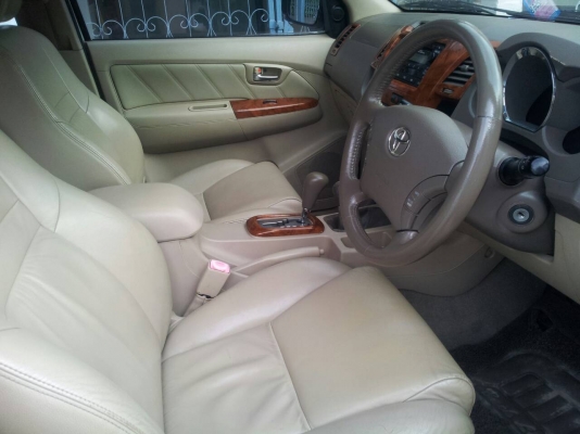 TOYOTA FORTUNER 3.0 V ปี2010 เกียร์ออโต้ รถสวยมากสภาพพร้อม