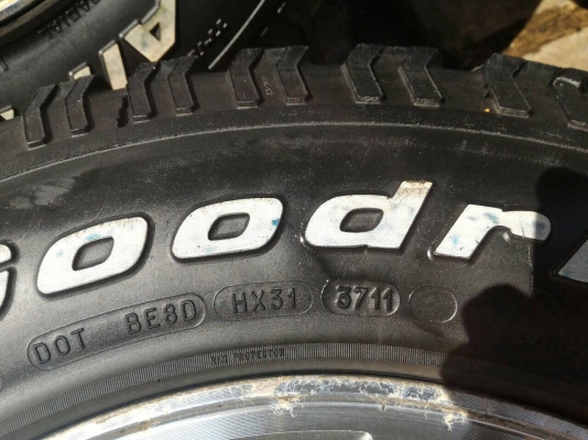 ขายล้อวีโก้ 4 WD พร้อมยาง BF 265 x 70 x 16 ขายล้อวีโก้ 4 WD พร้อมยาง BF 265 x 70 x 16