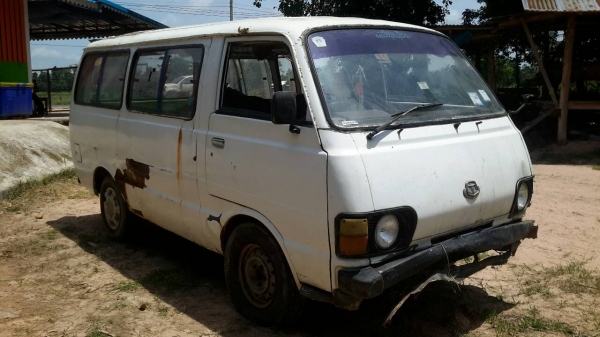 ขายรถตู้ สภาพใช้งานได้ มีเล่มทะเบียน