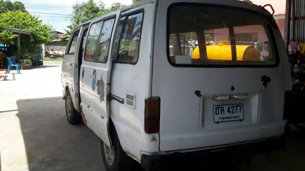 ขายรถตู้ สภาพใช้งานได้ มีเล่มทะเบียน