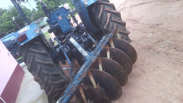 ขายรถไถฟอร์ด6600เสื้อลายใหญ่รถสวยพร้อมใช้ลุยงานหนักๆได้เลยครับเอกสารพร้อมโอนราคา370000