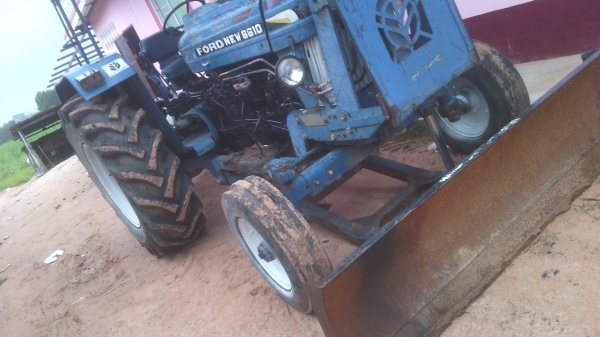 ขายรถไถฟอร์ด6600เสื้อลายใหญ่รถสวยพร้อมใช้ลุยงานหนักๆได้เลยครับเอกสารพร้อมโอนราคา370000