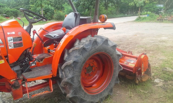 รถไถL3608อุปกรณ์ครบ3อย่างเล่มพร้อมรถปี54ใช้น้อย1500ชม 315000