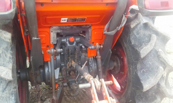 รถไถL3608อุปกรณ์ครบ3อย่างเล่มพร้อมรถปี54ใช้น้อย1500ชม 315000