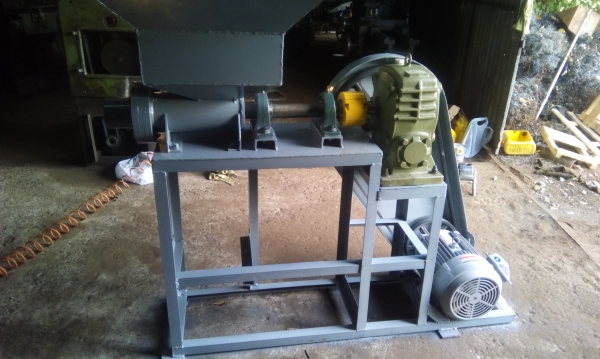 ขายเครื่องอัดคาร์บอนโรงยาง  อัดเม็ดปุ๋ย  อัดถ่านแท่ง