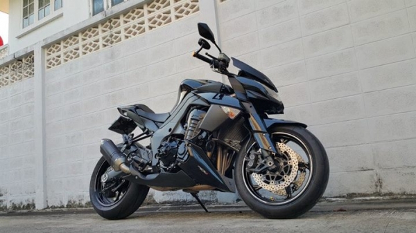 Z1000 เทพ ของแต่งแท้แน่นลำ วิ่ง 5,000 ถนอมสุดๆ ราคาเบาๆ คุยกันได้qqq