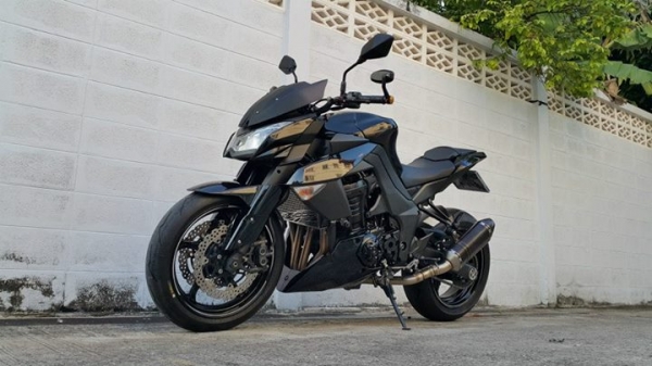 Z1000 เทพ ของแต่งแท้แน่นลำ วิ่ง 5,000 ถนอมสุดๆ ราคาเบาๆ คุยกันได้qqq