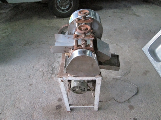 เครื่อง   หีบอ้อย  ใช้ได้ปกติ   แข็งแรง  แสตนเลส   ราคานิดเดียว