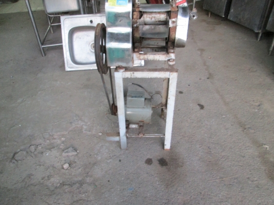 เครื่อง   หีบอ้อย  ใช้ได้ปกติ   แข็งแรง  แสตนเลส   ราคานิดเดียว