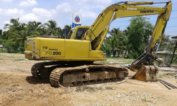 ขายรถแบคโฮ KOMATSU PC200-6 เอกสารเล่มทะเบียน มีบุ้งกี๋กับหัวกระแทก ไม่มีระบบไฟ ราคา 850000