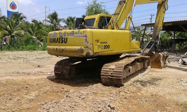 ขายรถแบคโฮ KOMATSU PC200-6 เอกสารเล่มทะเบียน มีบุ้งกี๋กับหัวกระแทก ไม่มีระบบไฟ ราคา 850000
