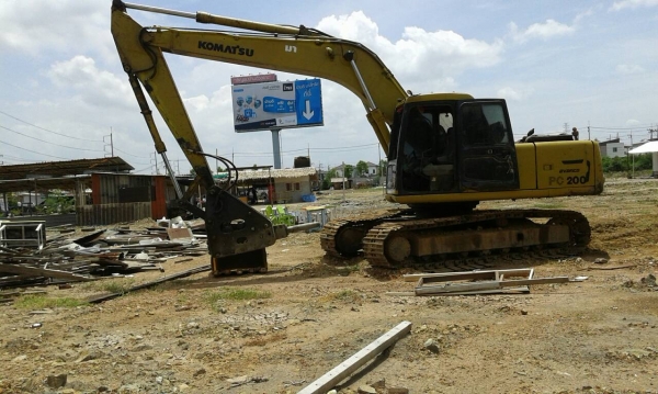 ขายรถแบคโฮ KOMATSU PC200-6 เอกสารเล่มทะเบียน มีบุ้งกี๋กับหัวกระแทก ไม่มีระบบไฟ ราคา 850000