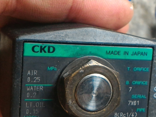 โซลินอยด์วาล์ว CKD แบบเอนกประสงค์ใช้กับอย่างได้ น้ำ น้ำมัน และก๊าซ ขนาดท่อเกลี่ยว 12.5 มม.ใช้ไฟ 100 V.