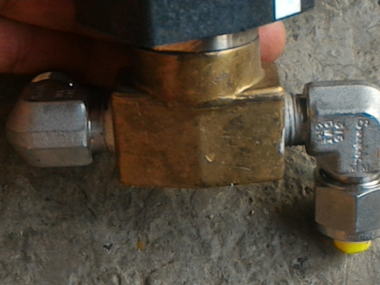 โซลินอยด์วาล์ว CKD แบบเอนกประสงค์ใช้กับอย่างได้ น้ำ น้ำมัน และก๊าซ ขนาดท่อเกลี่ยว 12.5 มม.ใช้ไฟ 100 V.