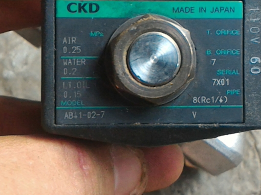 โซลินอยด์วาล์ว CKD แบบเอนกประสงค์ใช้กับอย่างได้ น้ำ น้ำมัน และก๊าซ ขนาดท่อเกลี่ยว 12.5 มม.ใช้ไฟ 100 V.