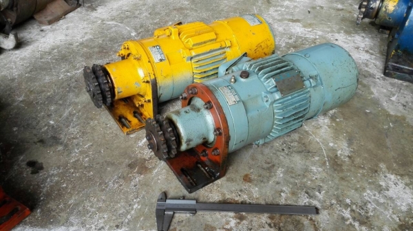 ********ขายแล้วครับ!!******** มอเตอร์เกียร์ Sumitomo Cyclo Drive 0.5 HP.ไฟ 380 v. มีเบรคในตัว อัตราทด 1:29 สภาพสวย วิ่งเงียบ มี 2 ตัว โทร 089-2499-123