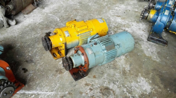 ********ขายแล้วครับ!!******** มอเตอร์เกียร์ Sumitomo Cyclo Drive 0.5 HP.ไฟ 380 v. มีเบรคในตัว อัตราทด 1:29 สภาพสวย วิ่งเงียบ มี 2 ตัว โทร 089-2499-123