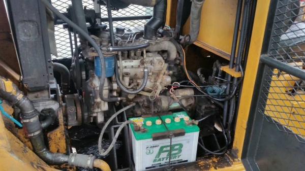 ขายรถคีบ 3 ล้อ สภาพสวยพร้อมใช้งาน เครื่อง 4JB1 88 แรงม้า ปั้มดี ยางสวย ราคาต่อรองได้ครับ