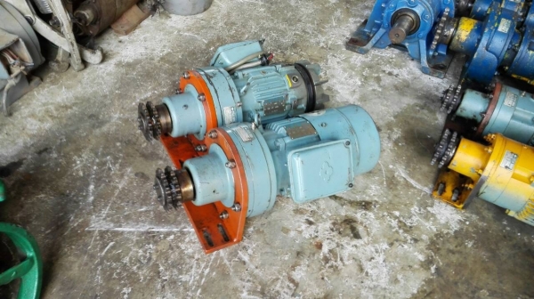 *********ขายแล้วครับ!!**********มอเตอร์เกียร์ Sumitomo Cyclo Drive 1 HP. ไฟ 380V. อัตราทด 1:29 มีเบรคในตัว สภาพสวย วิ่งเงียบ มี 2 ตัว โทร 089-2499-123 นครปฐม