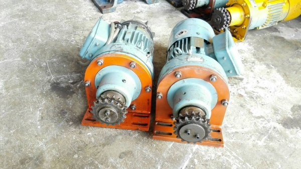 *********ขายแล้วครับ!!**********มอเตอร์เกียร์ Sumitomo Cyclo Drive 1 HP. ไฟ 380V. อัตราทด 1:29 มีเบรคในตัว สภาพสวย วิ่งเงียบ มี 2 ตัว โทร 089-2499-123 นครปฐม