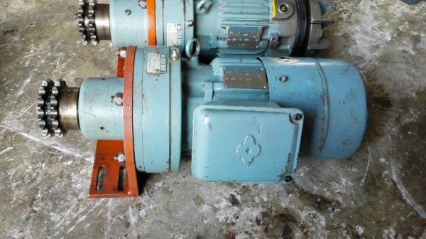 *********ขายแล้วครับ!!**********มอเตอร์เกียร์ Sumitomo Cyclo Drive 1 HP. ไฟ 380V. อัตราทด 1:29 มีเบรคในตัว สภาพสวย วิ่งเงียบ มี 2 ตัว โทร 089-2499-123 นครปฐม