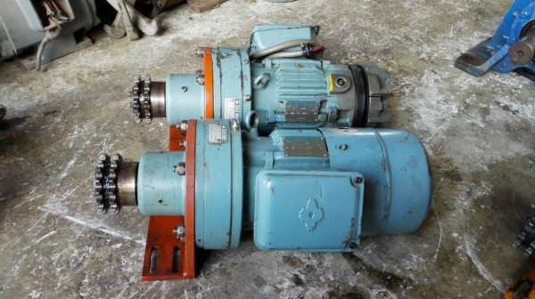 *********ขายแล้วครับ!!**********มอเตอร์เกียร์ Sumitomo Cyclo Drive 1 HP. ไฟ 380V. อัตราทด 1:29 มีเบรคในตัว สภาพสวย วิ่งเงียบ มี 2 ตัว โทร 089-2499-123 นครปฐม