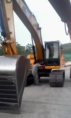 ขายรถแบคโฮ CAT 320 D เอกสารเล่มทะเบียน 13990 ชม.ราคา 1550000